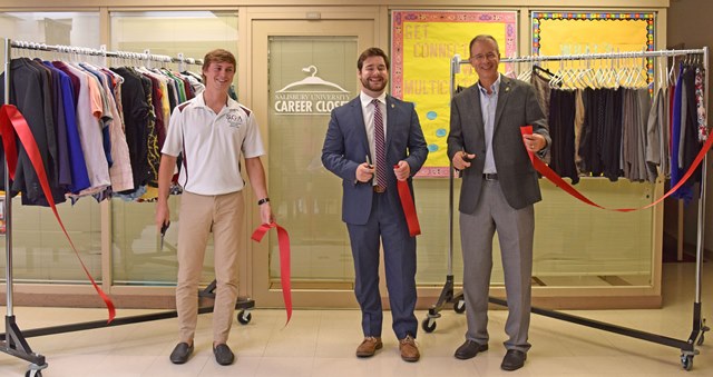 SU Career Closet ribbon cutting